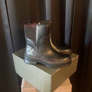 Timberland women’s leather boots zip up size 9